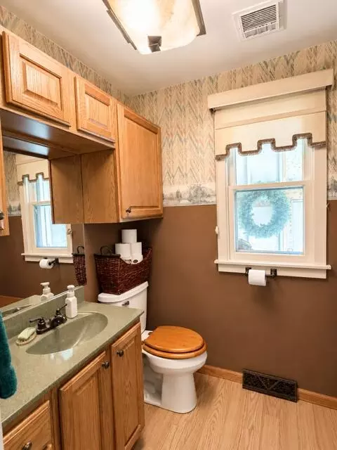 Bath - 1031 N Newaygo Rd, Bailey, MI 49303 photo 2 of 2