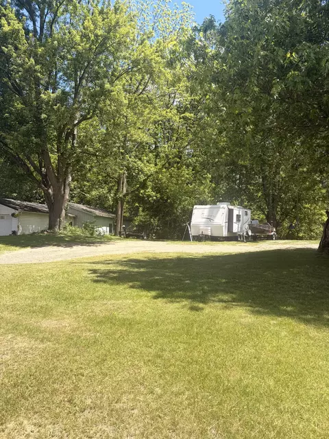 627 Fairyland Ave, Jackson, MI 49202