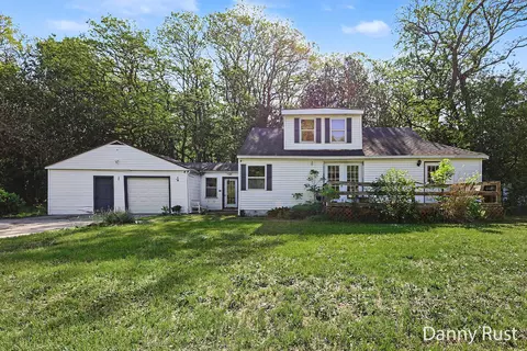 1430 Delz Dr, Muskegon, MI 49445