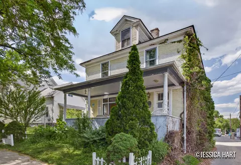 211 Trowbridge St NE, Grand Rapids, MI 49503