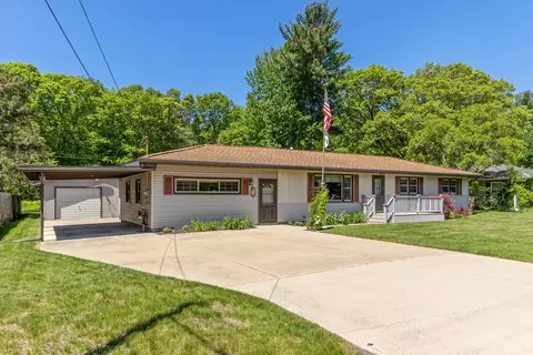 6511 Cottonwood Dr, Fruitport, MI 49415