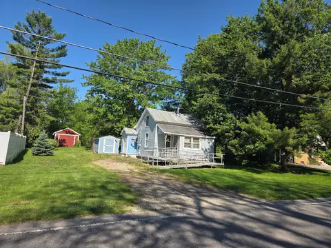 4426 12th St, Wayland, MI 49348