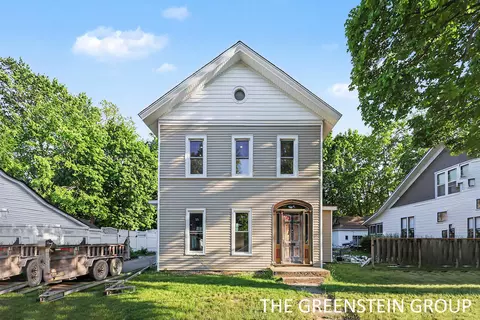 215 W Grove St, Greenville, MI 48838