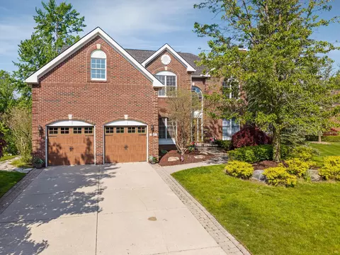 2897 Riverside Dr, Lake Orion, MI 48359