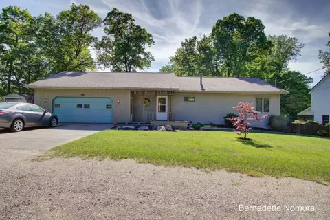 12167 Reyburn Dr NE, Sparta, MI 49345