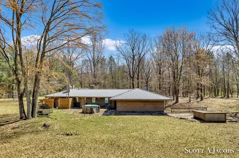 Exterior - 1125 Chaput Dr, Sears, MI 49679 photo 5 of 17