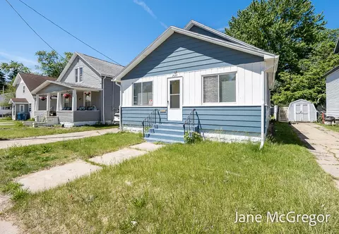2023 Henry St, Muskegon, MI 49441