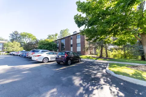 3392 Devonwood Hls NE #A, Grand Rapids, MI 49525