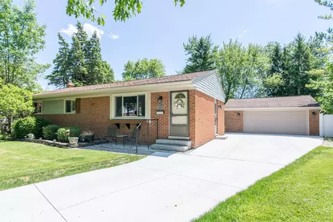 732 Calder Ct, Saline, MI 48176