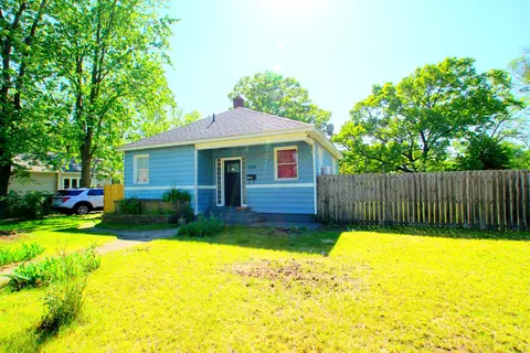 1719 Huizenga St, Muskegon, MI 49442