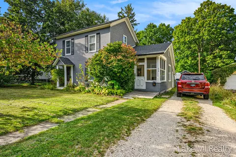 426 W Bridge St, Plainwell, MI 49080