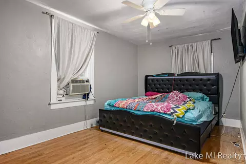 Bedroom - 426 W Bridge St, Plainwell, MI 49080 photo 2 of 3