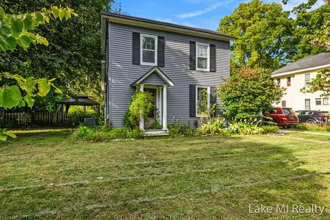 Exterior - 426 W Bridge St, Plainwell, MI 49080 photo 3 of 5