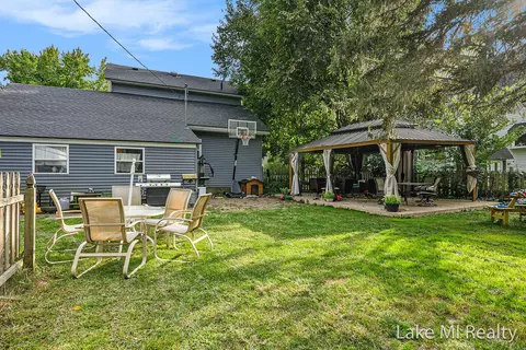 Exterior - 426 W Bridge St, Plainwell, MI 49080 photo 2 of 5