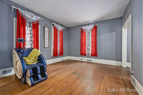 Living - 426 W Bridge St, Plainwell, MI 49080 photo 2 of 2