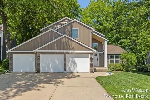 6007 Arroyo Vista Dr NE, Rockford, MI 49341
