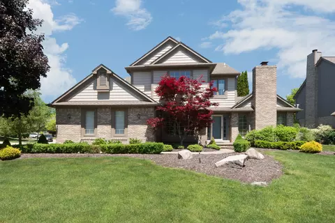45432 White Pines Dr, Novi, MI 48374