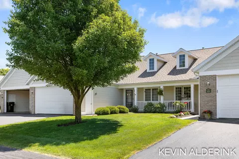 8872 N Peninsula Ct, Zeeland, MI 49464