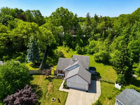 5705 Gatewood Dr SE, Grand Rapids, MI 49508