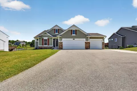 5832 Thornapple River Dr SE, Grand Rapids, MI 49512