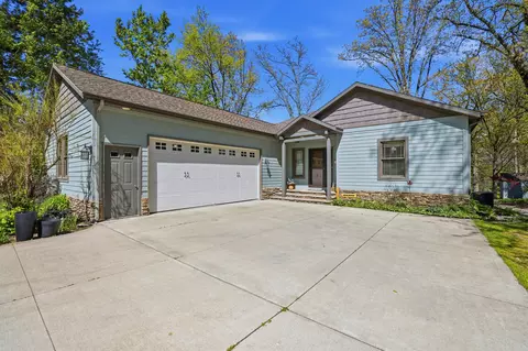 7352 Hallridge Dr NE, Belding, MI 48809