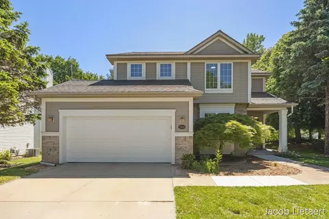 5300 Stone Briar Ct SE, Kentwood, MI 49512