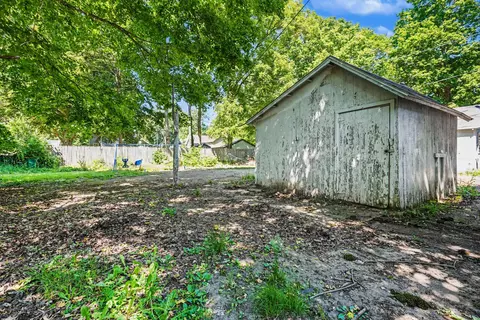 Exterior - 238 4th Ave, Three Rivers, MI 49093 photo 6 of 8