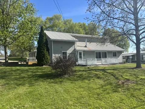 126 E Maple St, Muir, MI 48860