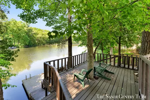 602 Fruitvale Rd, Montague, MI 49437