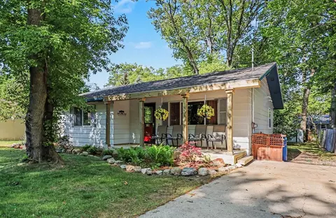 21 N Clymer St, Pentwater, MI 49449