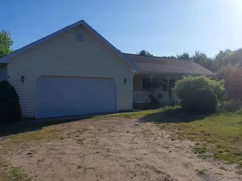 5720 W Shagway Rd, Ludington, MI 49431