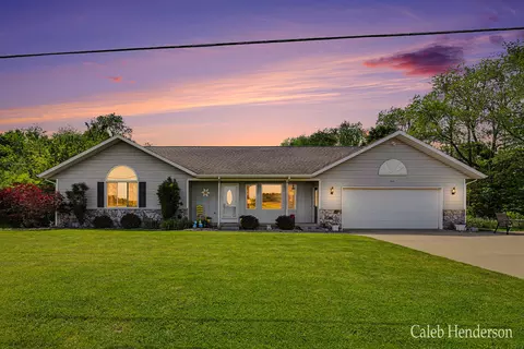 4444 2nd St, Caledonia, MI 49316