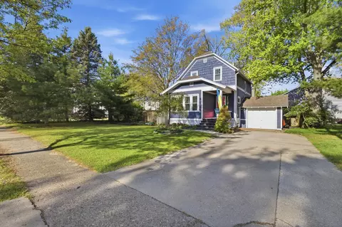 115 N Lake Ave, Spring Lake, MI 49456