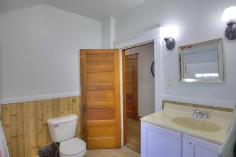 Bath - 307 Douglas St, Jackson, MI 49203 photo 6 of 6