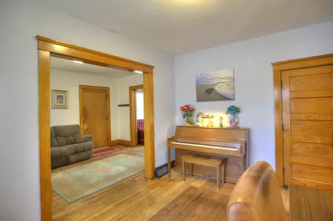 Entry Way - 307 Douglas St, Jackson, MI 49203 photo 6 of 11