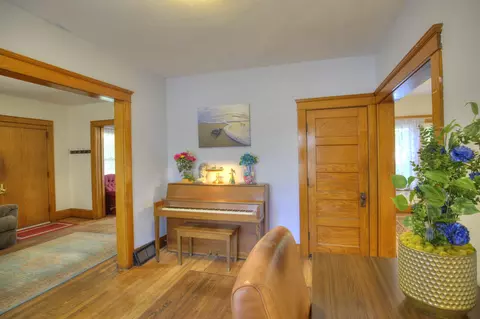Entry Way - 307 Douglas St, Jackson, MI 49203 photo 5 of 11