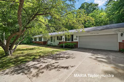 17690 Jordan Ln, Spring Lake, MI 49456