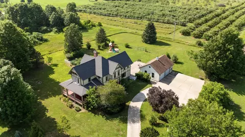 42304 W Red Arrow Hwy, Paw Paw, MI 49079