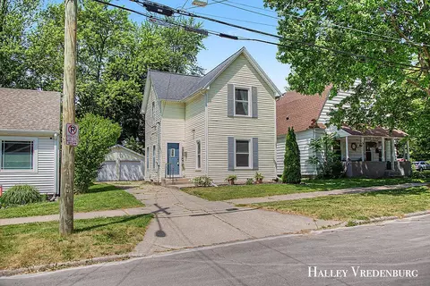 1323 Ashland Ave NE, Grand Rapids, MI 49505