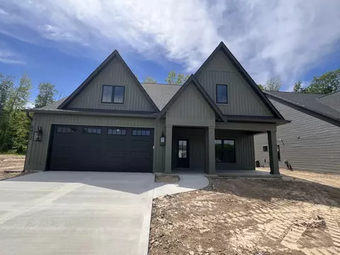 8473 Ravinewood Dr, Jenison, MI 49428