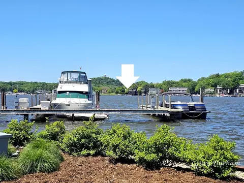 987 Lake St #35, Saugatuck, MI 49453