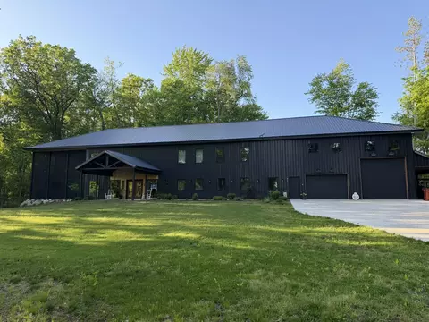 9555 Kath Ct NE, Rockford, MI 49341
