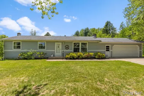 9090 11 Mile Rd NE, Rockford, MI 49341