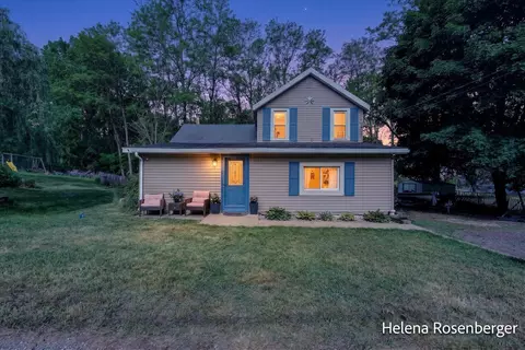 323 N Mills St, Greenville, MI 48838