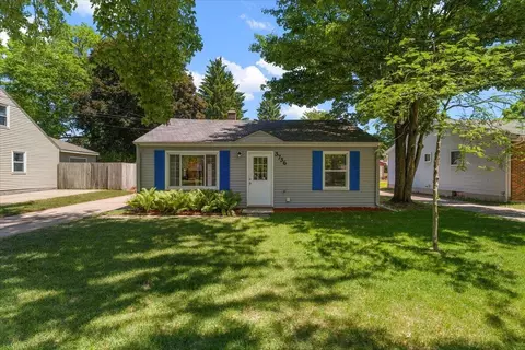 3736 Groveland Ave SW, Wyoming, MI 49519