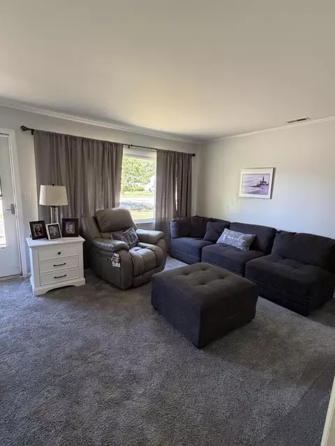 Living - 615 Riddle St, Howell, MI 48843 photo 1 of 1