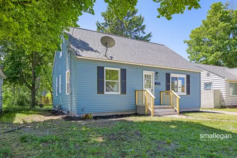 885 Oak Ave, Muskegon, MI 49442
