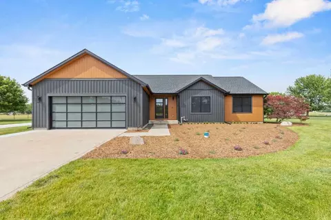 20872 State Line Rd, Edwardsburg, MI 49112