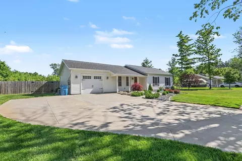 786 Judson Rd, Norton Shores, MI 49456
