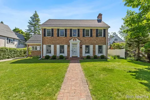 610 Locust Ave SE, Grand Rapids, MI 49506